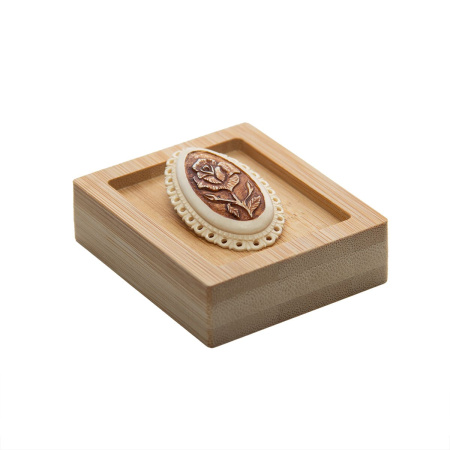 Брошь из бивня мамонта 